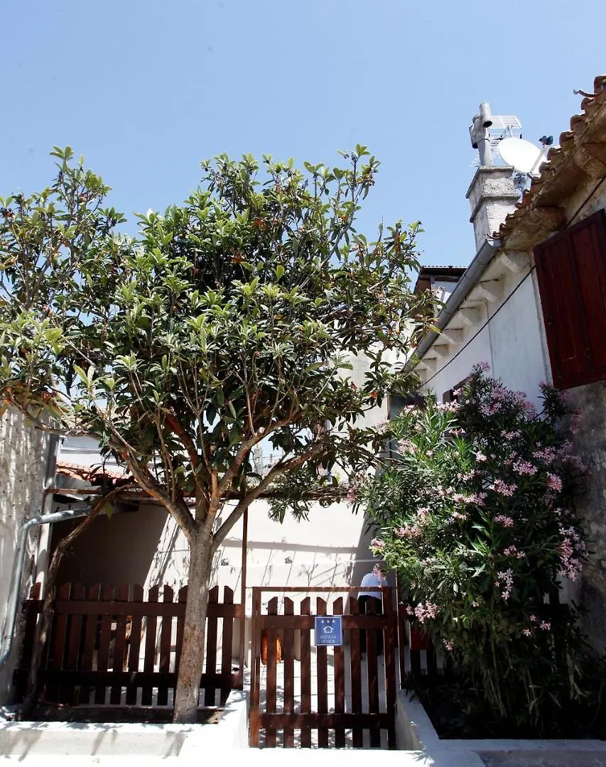 Contatos de Holiday Home In Pomer/Istrien 9026